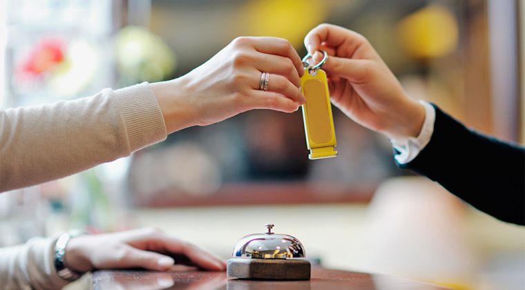 Cómo cambio la reserva de hotel?